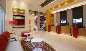 ibis Pune Hinjewadi - An Accor Brand的电视和/或娱乐中心