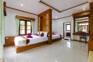 a bedroom with two beds in a room at Sleep In Lanta Resort in Ko Lanta