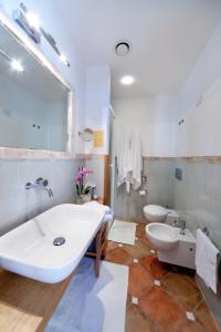 Koupelna v ubytování S'Arenada Hotel - Adults Only