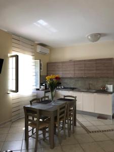 A kitchen or kitchenette at B&B Primerano SP73