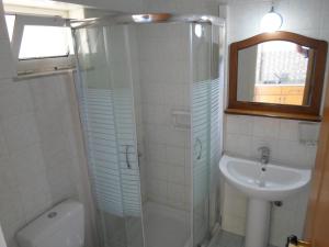 a bathroom with a shower and a sink and a toilet at Hotel Villa Basil in Tsilivi