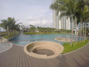 Swimmingpoolen hos eller tæt på Green Haven Homestay