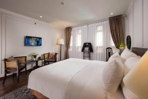 TV a/nebo společenská místnost v ubytování Hong Ngoc Dynastie Boutique Hotel & Spa