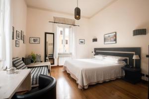 Postel nebo postele na pokoji v ubytování Palm Gallery Hotel