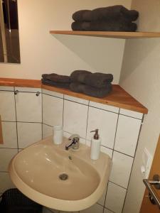 a bathroom sink with two cups on top of it at Ferienwohnung Adams in Hinterweiler