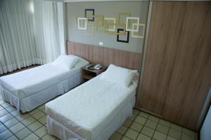 Giường trong phòng chung tại Monza Palace Hotel