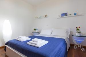 A bed or beds in a room at Sicily's View