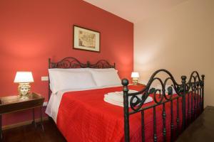 A bed or beds in a room at Sicily's View