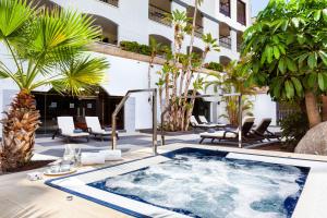 Bazén v ubytování Gran Tacande Wellness & Relax Costa Adeje nebo v jeho okolí