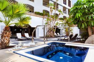 Bazén v ubytování Gran Tacande Wellness & Relax Costa Adeje nebo v jeho okolí