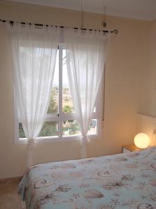 Cama o camas de una habitación en Cala AZUL Gran Terraza con BBQ