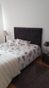 En eller flere senge i et værelse på Apart'hotel Les Floralies