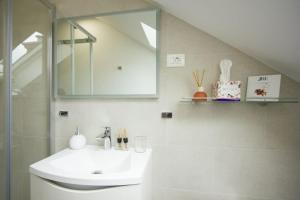 Kúpeľňa v ubytovaní West Coast luxury apartment + 28 fotografií