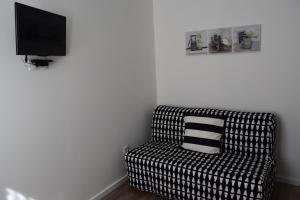a black and white couch in a room with a tv at Oporto Living Apartments in Porto