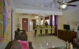 Gallery image of Pista Q hostel and apartments in Oranjestad