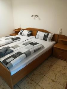 Ein Bett oder Betten in einem Zimmer der Unterkunft Mosel View Old Town Apartments