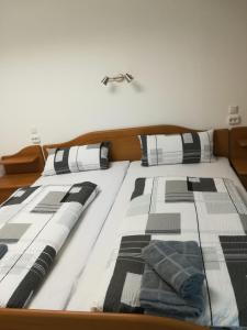 Ein Bett oder Betten in einem Zimmer der Unterkunft Mosel View Old Town Apartments