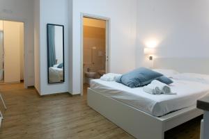 Postel nebo postele na pokoji v ubytování Dora’s Room