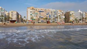 クリェラにあるApartamento de lujo en primera línea de la playa de Cullera con vistas al Castilloのギャラリーの写真