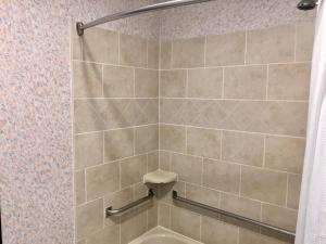 Koupelna v ubytování GuestHouse Inn & Suites Poulsbo