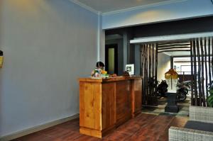 a lobby with a wooden podium in a room at Pradana Beach Inn Luxury in Nusa Penida