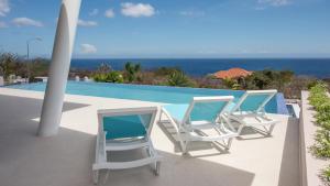 Het zwembad bij of vlak bij Villa CasaBella 180 Ocean View with Private Pool