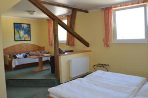 Postel nebo postele na pokoji v ubytování Hotel Zwei Mohren