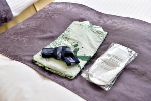 Uma cama ou camas num quarto em New Commander Hotel Osaka Neyagawa