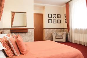 Postel nebo postele na pokoji v ubytování Empire Hotel