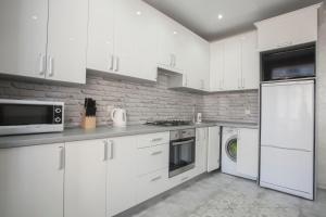 Kuchyňa alebo kuchynka v ubytovaní Apartment in center premium