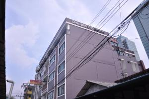 a building with a street light on top of it at Double DD House at MRT Sutthisarn in Bangkok