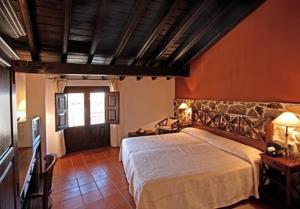 Postel nebo postele na pokoji v ubytování Hotel Spa Villa de Mogarraz