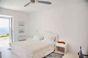 Posteľ alebo postele v izbe v ubytovaní Luxury Villa Seafront + 37 fotografií