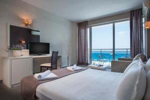 Postel nebo postele na pokoji v ubytování Hotel Eskada Beach