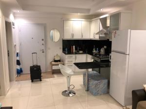 Кухня или мини-кухня в Cozy apartment Centr Alanya
