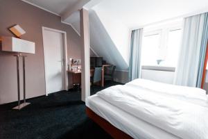 Voodi või voodid majutusasutuse Hotel am Rothenbaum toas