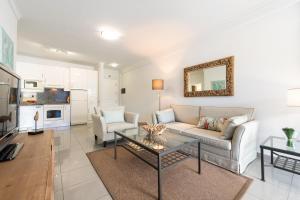 Η κουζίνα ή μικρή κουζίνα στο Deisy apartments 1G