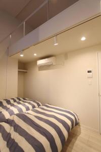 a room with two beds in a room with appelin at Shibuya Anon #B102 in Tokyo