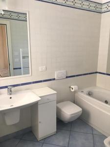 a bathroom with a sink and a toilet and a tub at Casa Dalmazia - Vasto Marina in Vasto