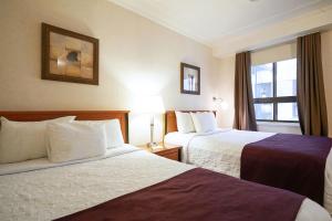 Postel nebo postele na pokoji v ubytování Hotel St-Denis