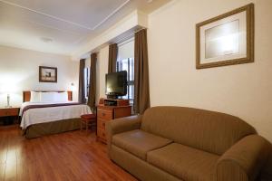 Postel nebo postele na pokoji v ubytování Hotel St-Denis