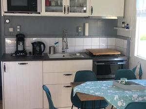 Galeriebild der Unterkunft Beach Chalet am Wasser Nr. 169 in Andijk + 12 Fotos