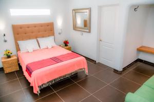 Postel nebo postele na pokoji v ubytování Los Milagros Hotel