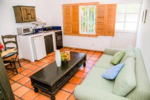 Kuchyň nebo kuchyňský kout v ubytování Los Milagros Hotel