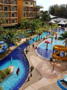 een luchtzicht op een waterpark in een resort bij Gold Coast Morib Resort in Banting