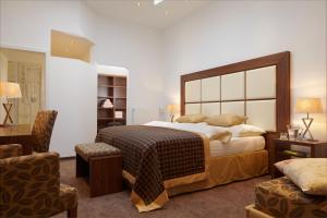 Ліжко або ліжка в номері Hotel zur Post