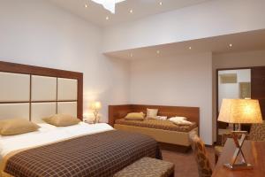 Ліжко або ліжка в номері Hotel zur Post