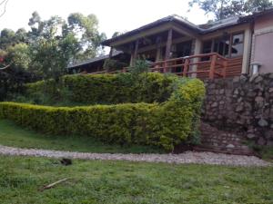 Aed väljaspool majutusasutust Bwindi Forest Lodge