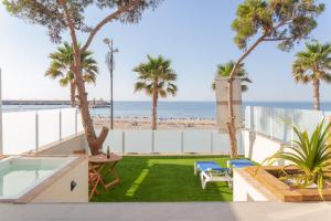 a view of the beach from the balcony of a beach house at Suites at Sea in Villajoyosa