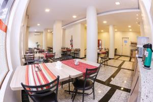 En restaurant eller et andet spisested på Hotel Express Savoy Centro Histórico